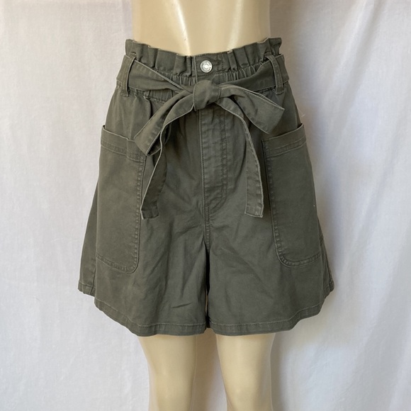 AVA & VIV Women’s Chic And Stylish Paper Bag Olive Shorts Plus Size 1X NWOT - Picture 1 of 6
